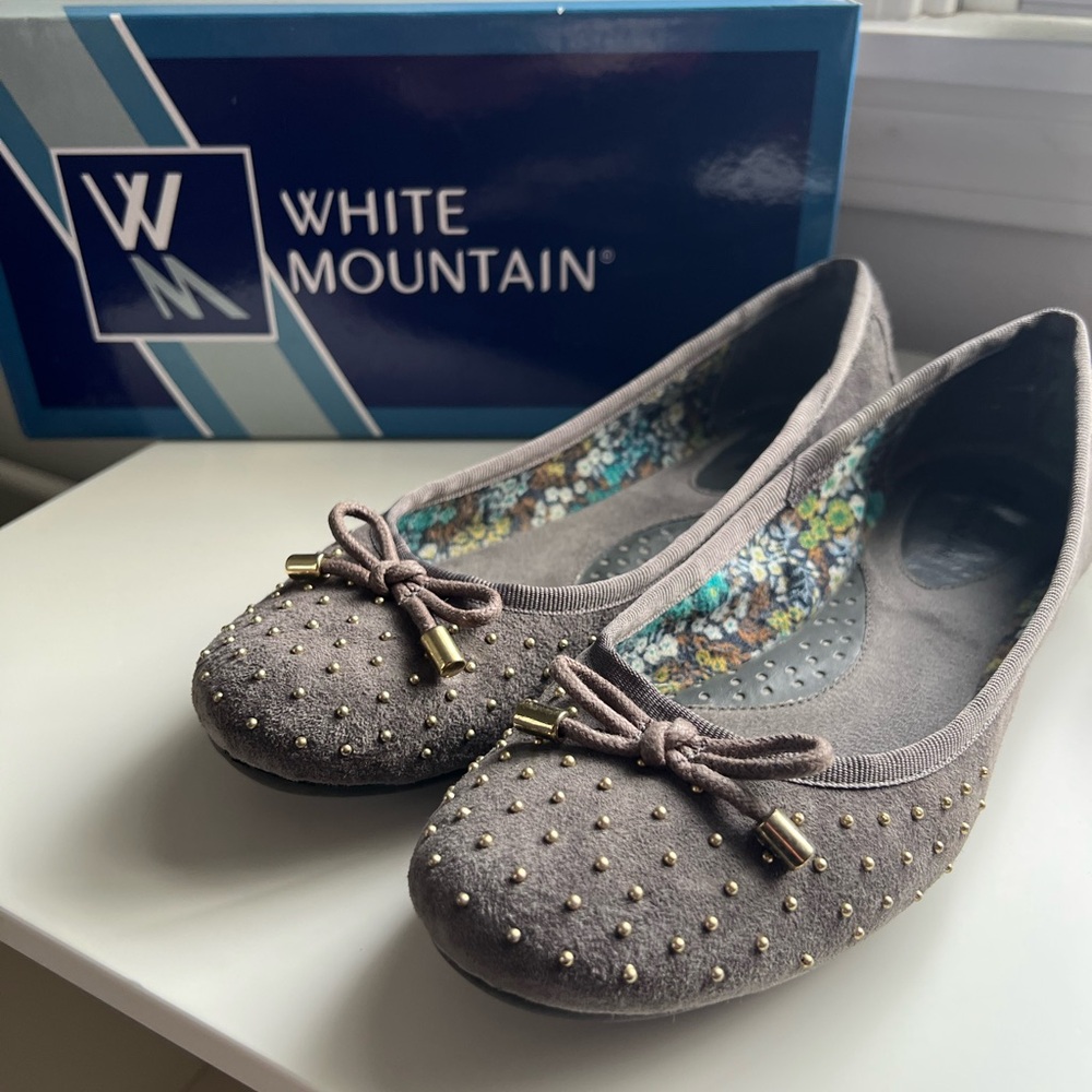 White Mountain: Finesse Suede Ballet Flats